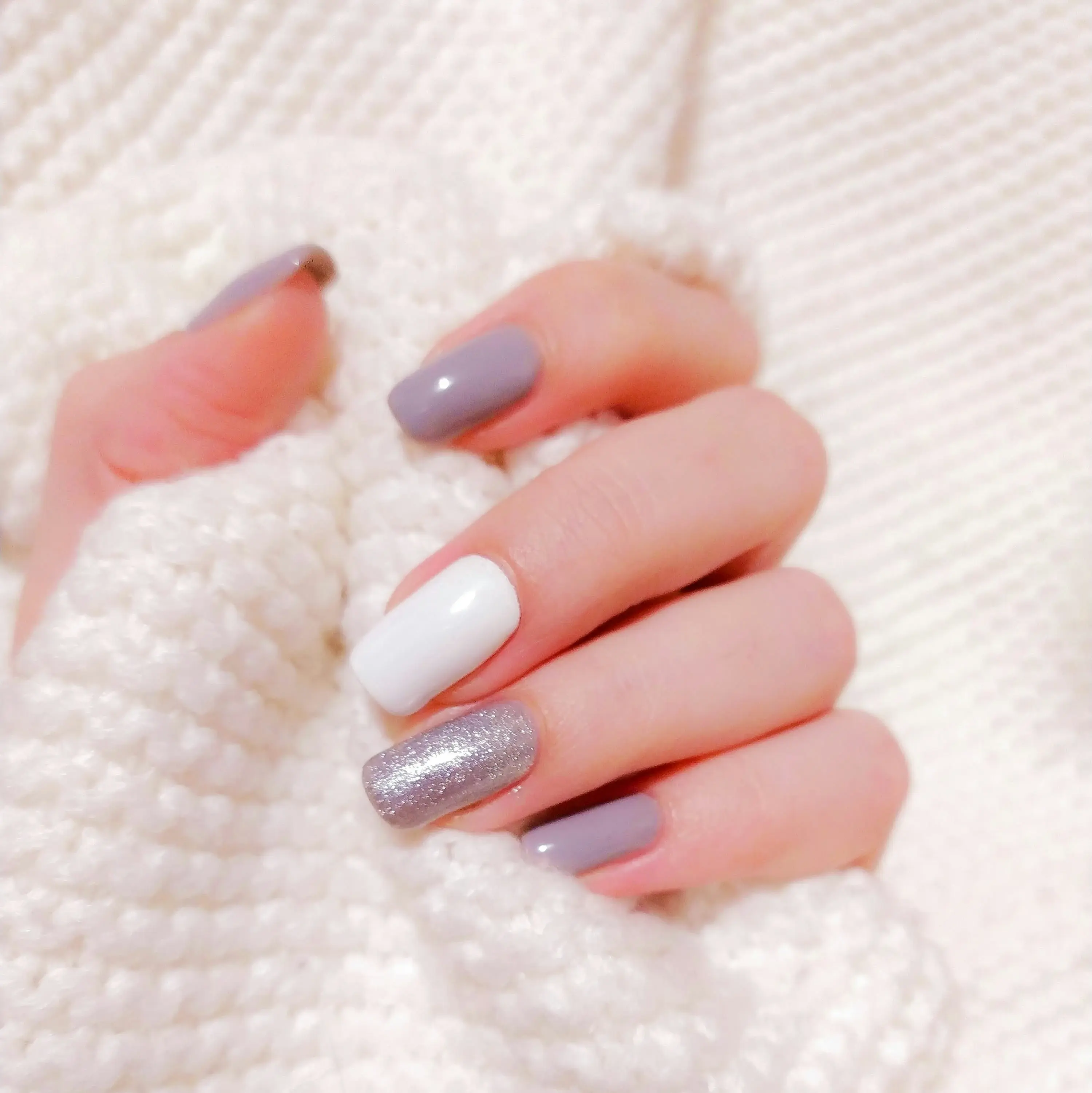 white oval medium nails with glossy and minimalist